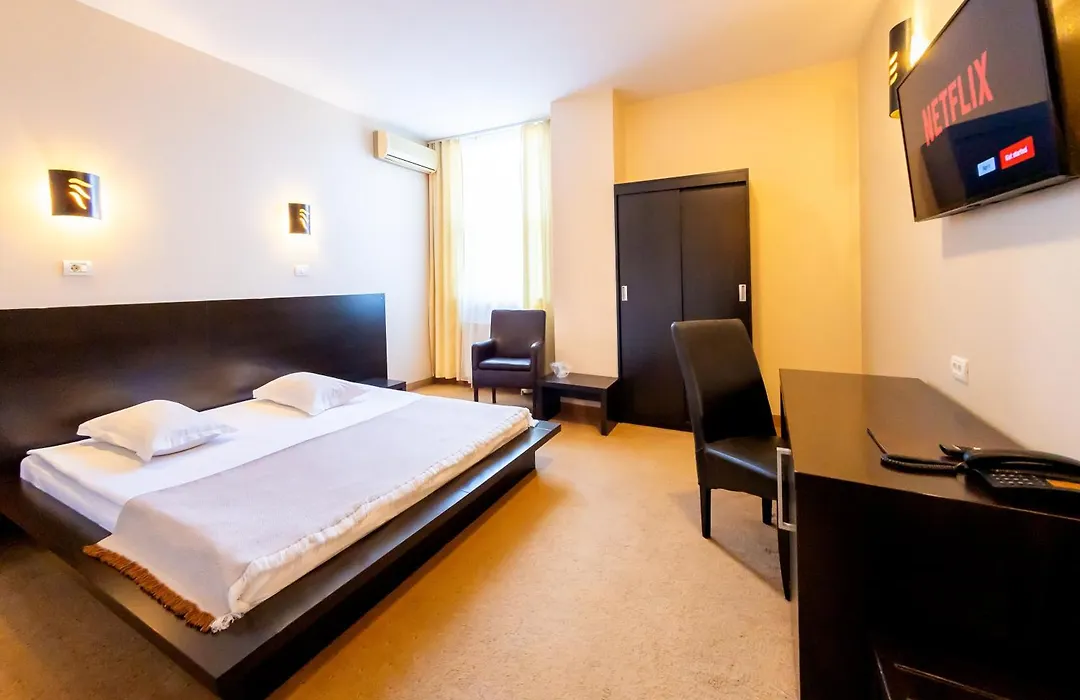 Hotel Maxim-1